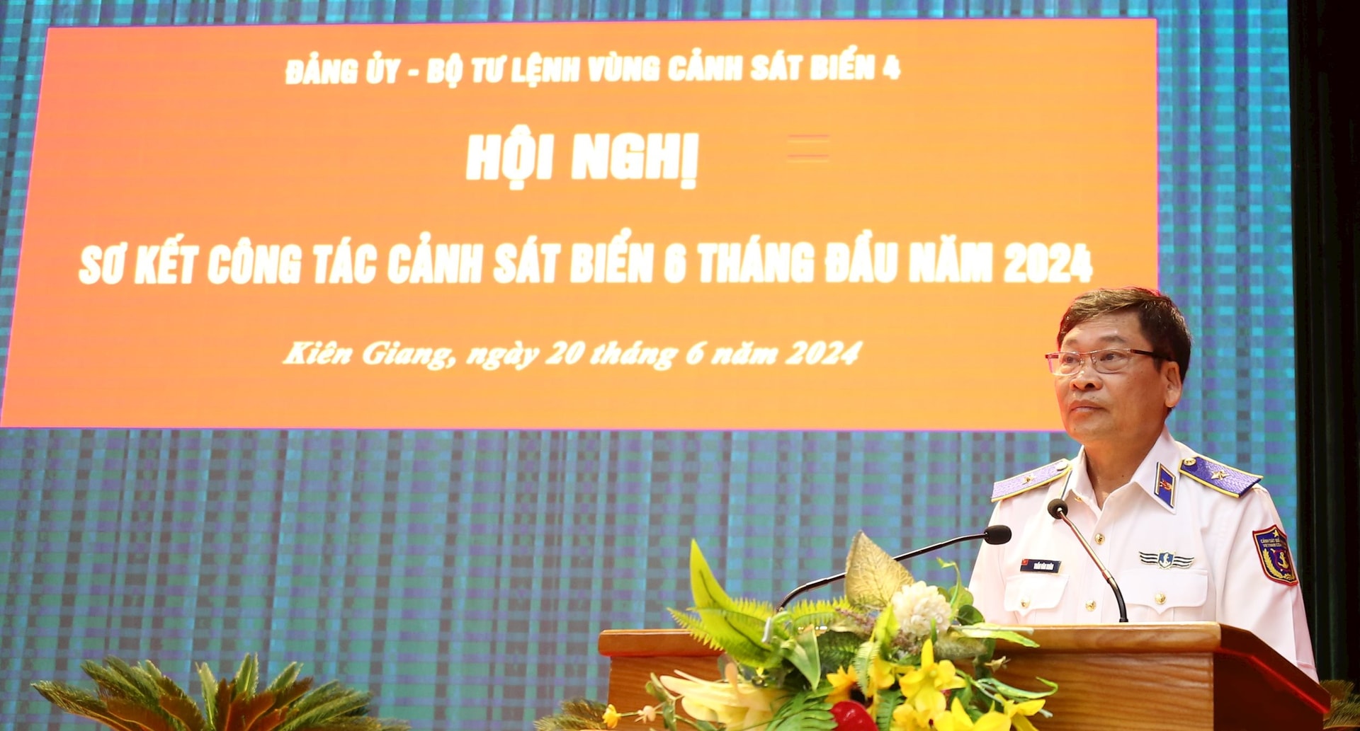 thieu-tuong-tran-van-xuan-uy-vien-ban-thuong-vu-dang-uy-pho-chinh-uy-canh-sat-bien-viet-nam-phat-bieu-chi-dao-tai-hoi-nghi.jpg