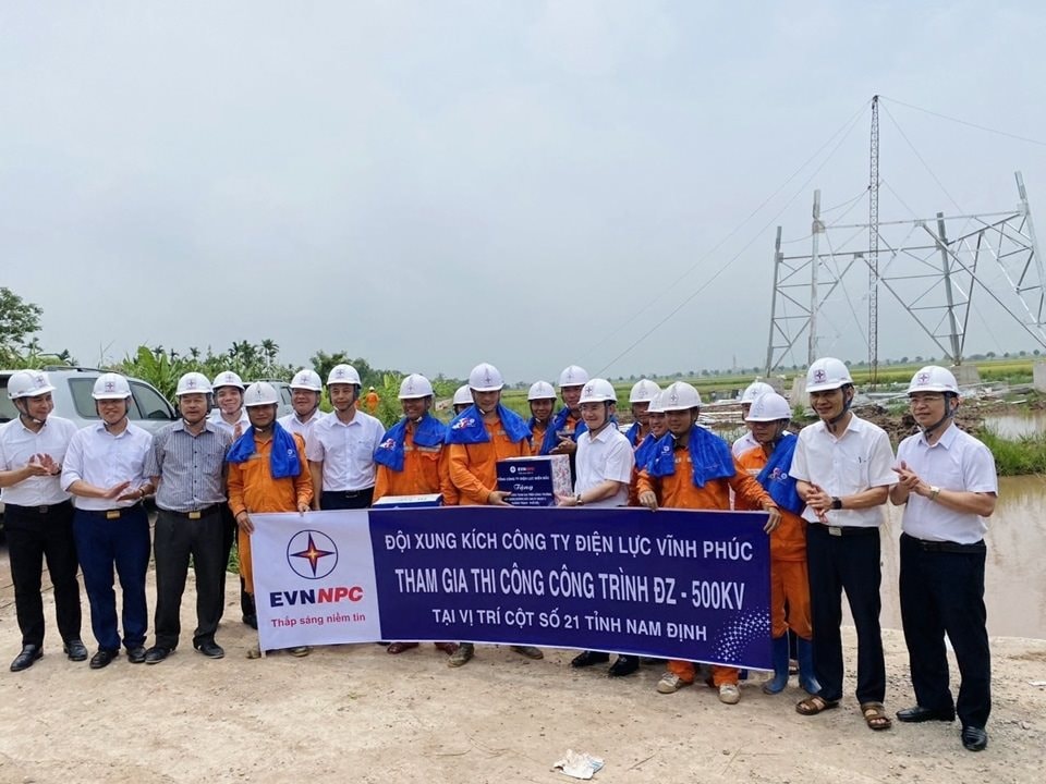 ng-tham-gia-ho-tro-du-an-duong-day-500kv-mach-3-tai-dia-diem-thi-cong-thuoc-vi-tri-21-thi-tran-ninh-cuong-truc-ninh-nam-dinh.jpg