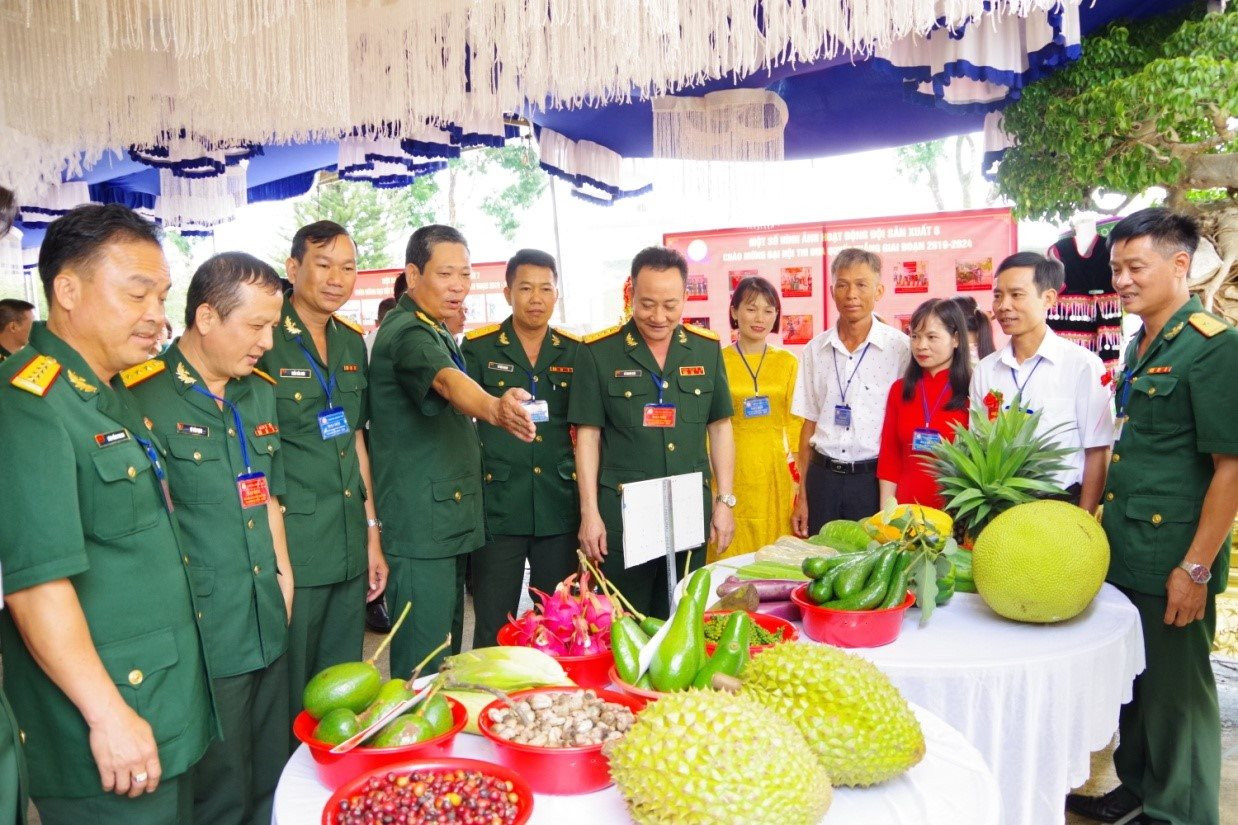 niem-vui-phan-khoi-cua-can-bo-cong-nhan-vien-va-nguoi-lao-dong-trong-dai-doi-thi-dua-quyet-thang-cua-trung-doan-720-dak-ngo-tuy-duc-dak-nong.jpg