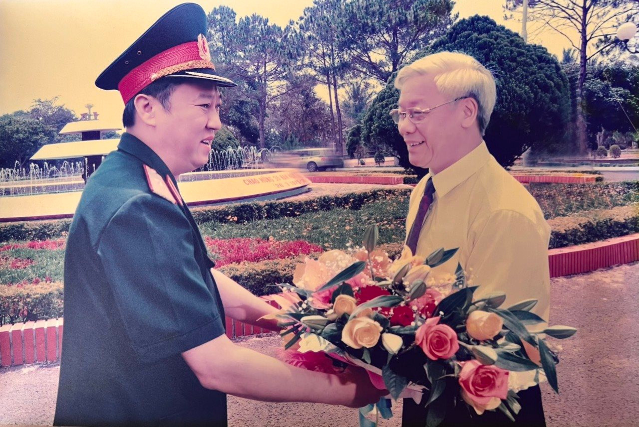 tac-gia-tang-hoa-tbt-nguyen-phu-trong.jpg