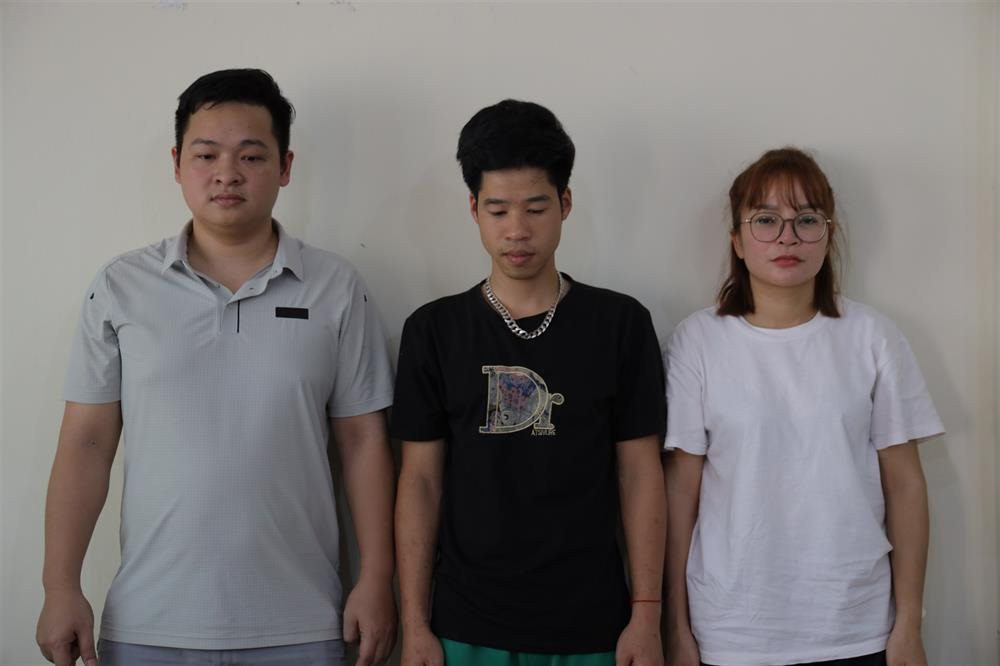 8b9a8848-ngo-xuan-phuong_-ngoc-tuan-anh-va-vuong-thi-hoa.jpg