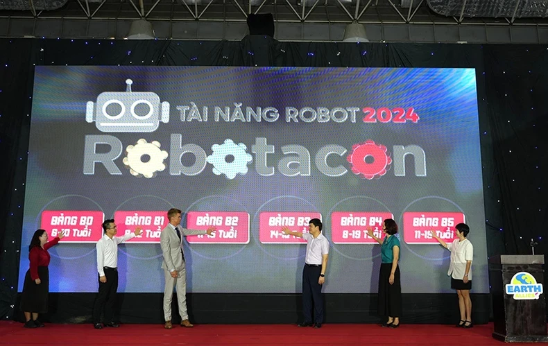 Vinamilk đồng hành cùng cuộc thi ROBOTACON WRO 2024 với nhiều đổi mới theo chủ đề “Đồng minh của Trái đất” ảnh 5