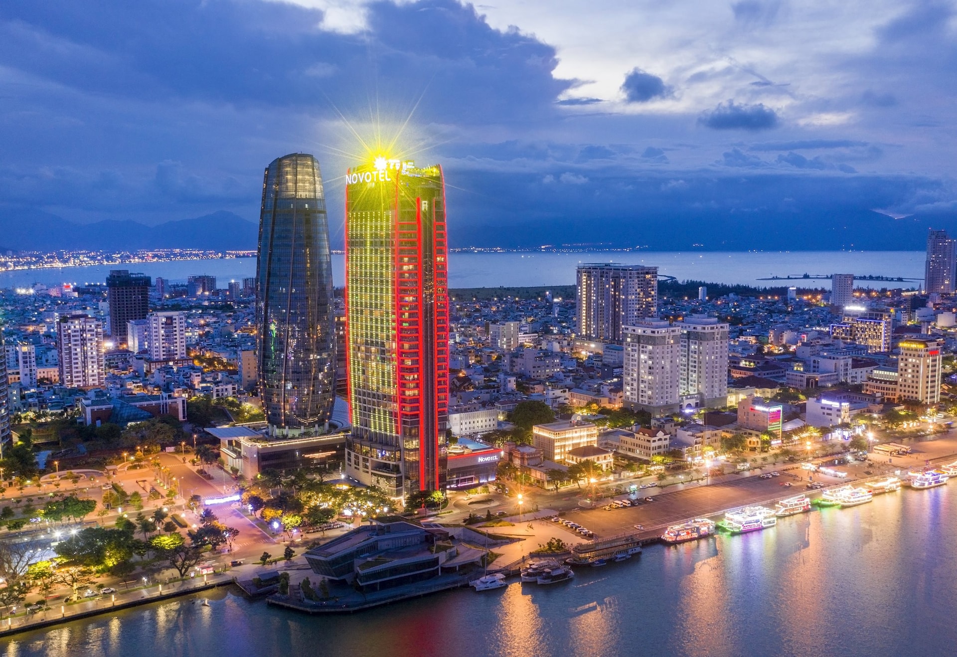 8.-novotel-danang-premier-han-river.jpg