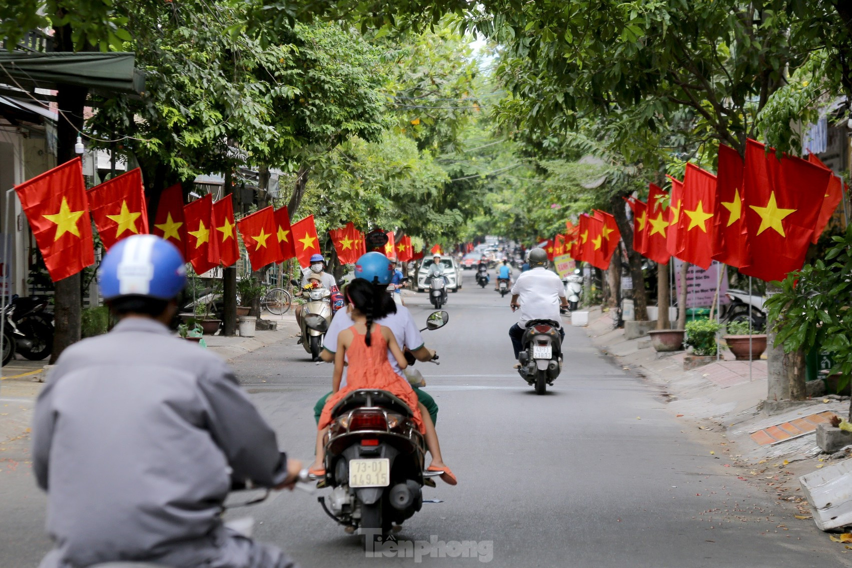 Phố phường Đà Nẵng rực rỡ, chung cư rợp cờ đỏ sao vàng dịp Tết Độc lập ảnh 7