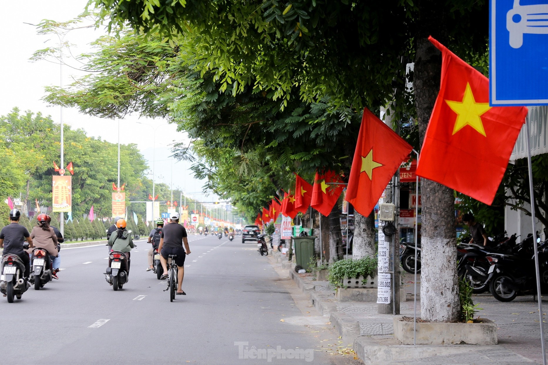 Phố phường Đà Nẵng rực rỡ, chung cư rợp cờ đỏ sao vàng dịp Tết Độc lập ảnh 6