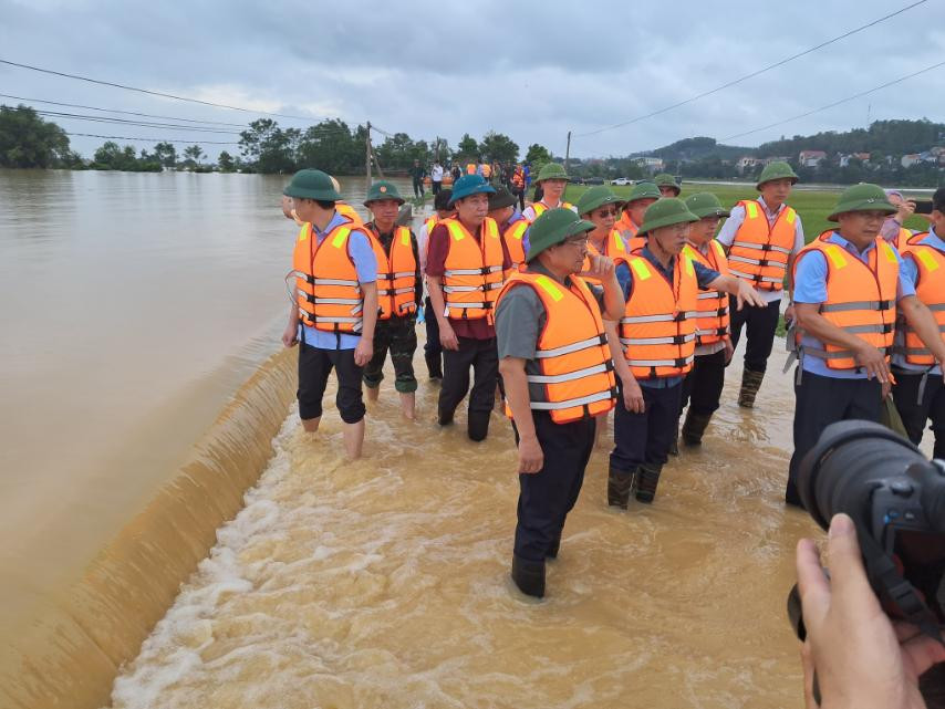 Thủ tướng về xã bị cô lập của Bắc Giang, kiểm tra công tác ứng phó mưa lũ- Ảnh 3.