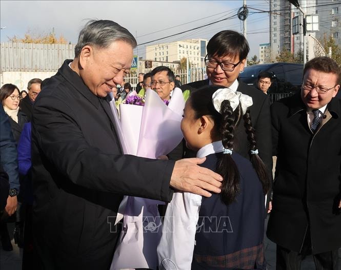 Tổng Bí thư, Chủ tịch nước Tô Lâm thăm trường mang tên Chủ tịch Hồ Chí Minh tại Mông Cổ- Ảnh 2.