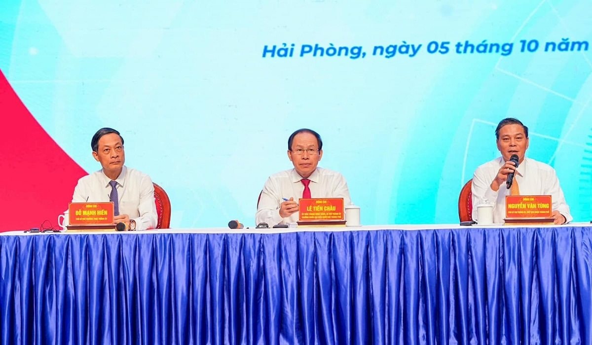 chu-tri-hoi-nghi.jpg