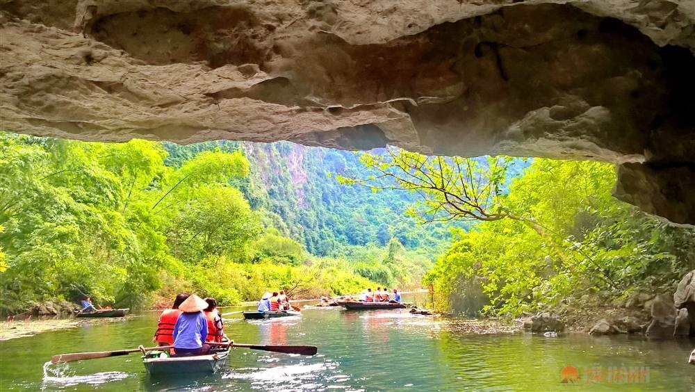 tour-du-lich-bai-dinh-trang-an-ninh-binh-37.jpg