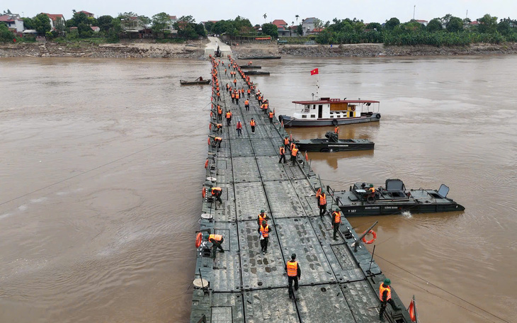 cat-cau-phao-phong-chau-do-nuoc-chay-xiet.png