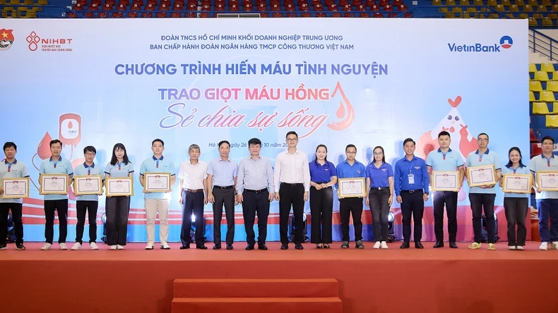 Đoàn thanh niên Vietinbank tổ chức thành công chương trình hiến máu tình nguyện năm 2024 ảnh 2