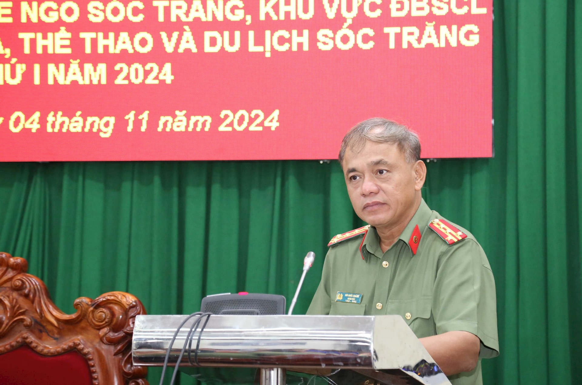 dai-ta-bui-quoc-khanh-uy-vien-ban-thuong-vu-tinh-uy-giam-doc-cong-an-tinh-phat-bieu-tai-hoi-nghi..jpg