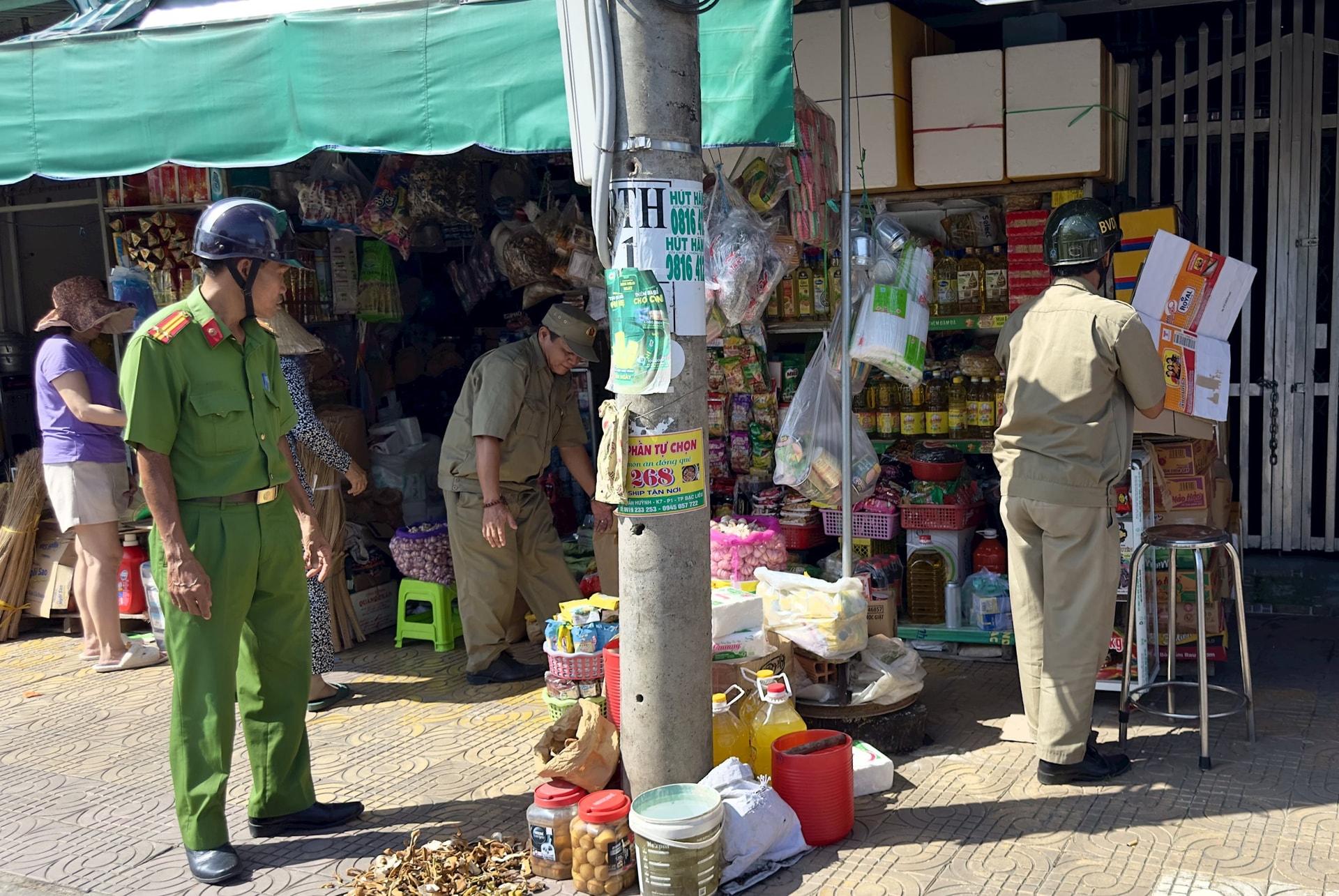 cac-to-bao-ve-antt-ho-tro-cong-an-trong-cong-tac-lap-lai-trat-tu-do-thi-tai-cac-khu-dan-cu-cho-truyen-thong.jpg