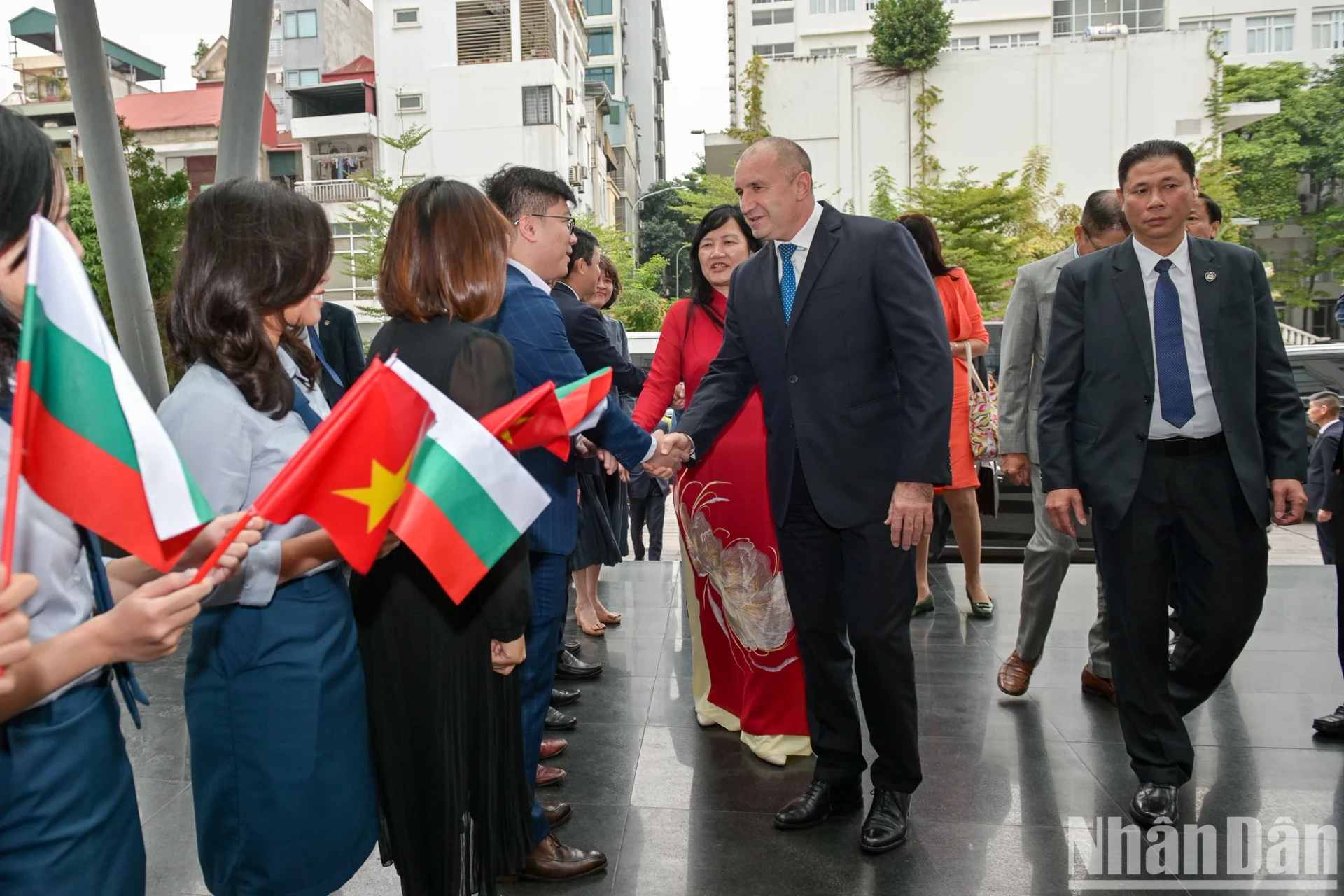 [Ảnh] Tổng thống Bulgaria Rumen Radev giao lưu với sinh viên Học viện Ngoại giao ảnh 1