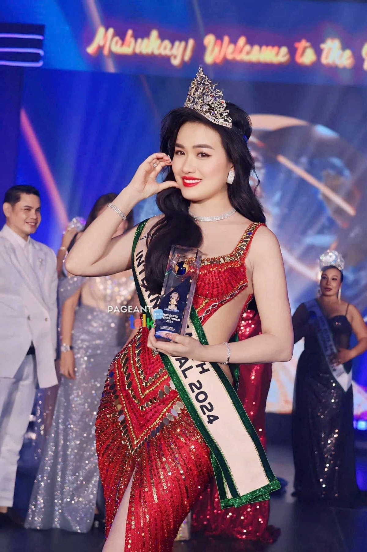 nguoi dep vu thi hoa dang quang mrs earth international 2024 hinh anh 4