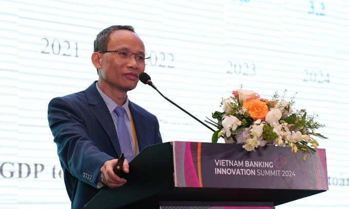 TS Cấn Văn Lực phát biểu tại Vietnam Banking Innovation Summit 2024. Ảnh ban tổ chức