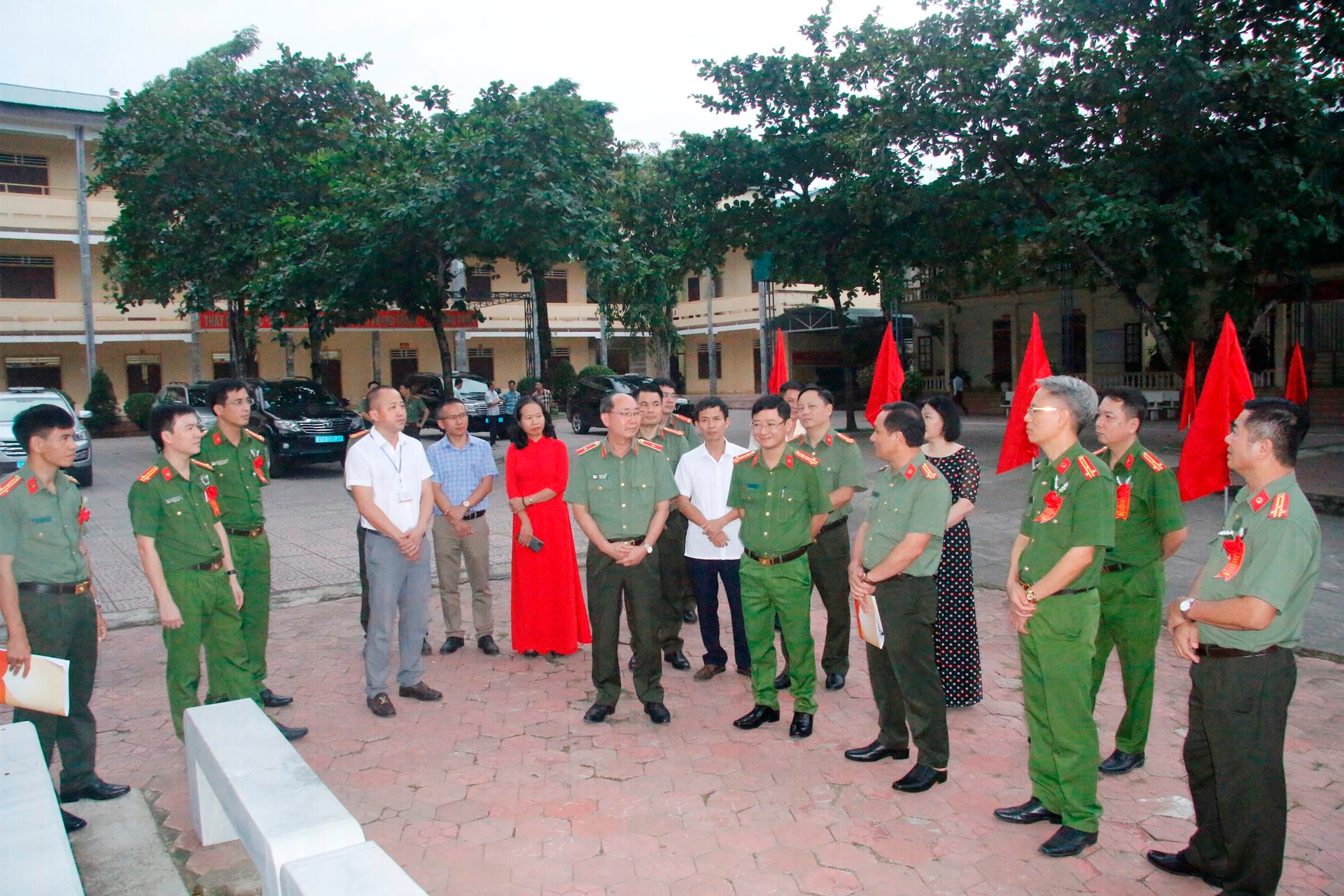 thieu-tuong-trang-a-tua-cuc-truong-cuc-xay-dung-phong-trao-bvan-to-quoc-tham-truong-thpt-quy-hop-don-vi-diem-trien-khai-mo-hinh-giao-y-thuc-chap-hanh-pl-copy-copy.jpg