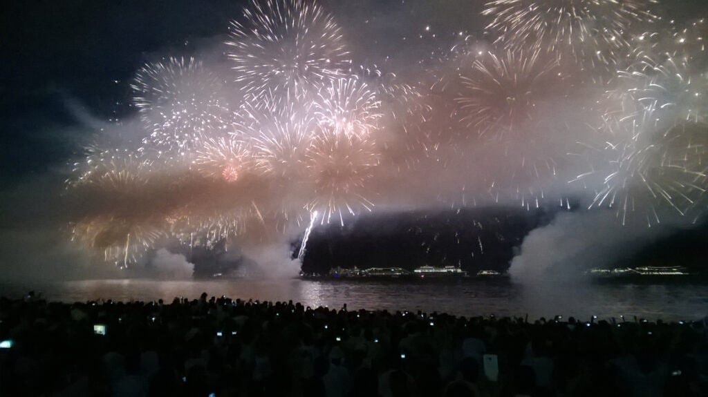 fireworks-on-new-years-eve-from-copacabana-beach-robin-esrock-1024x575.jpeg