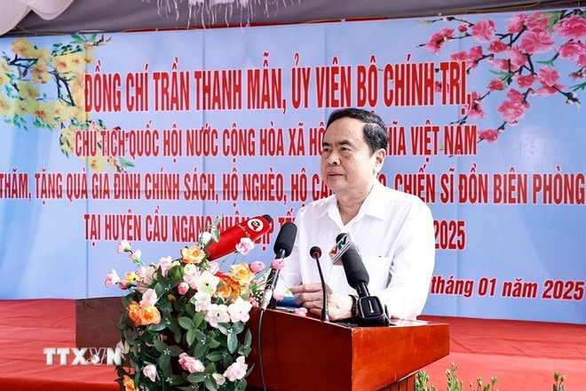 ttxvn-1101-chu-tich-quoc-hoi-qua-tet-tra-vinh-7.jpg