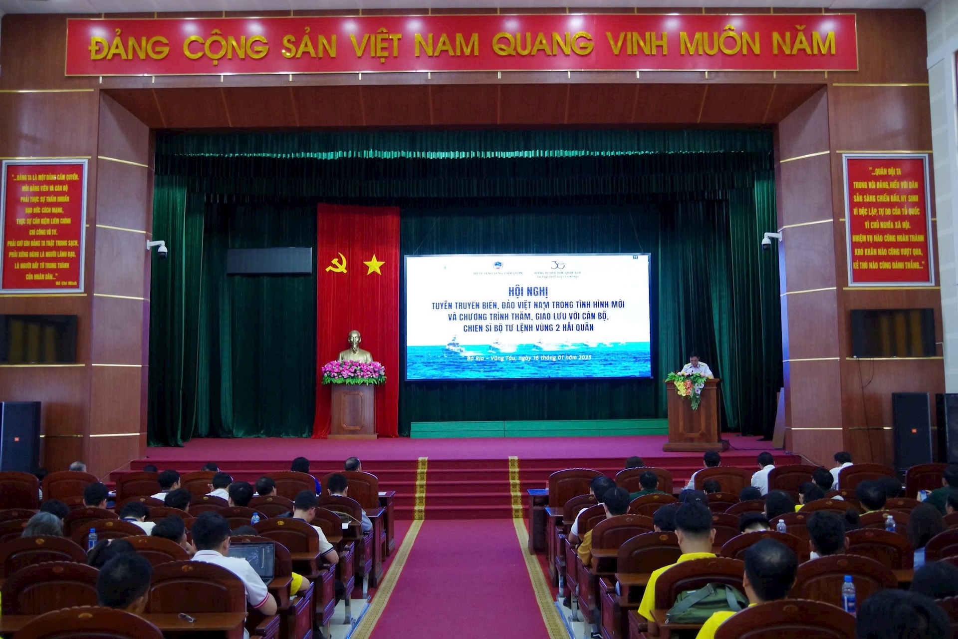 anh-3-quang-canh-hoi-nghi-gap-mat-giao-luu.jpg