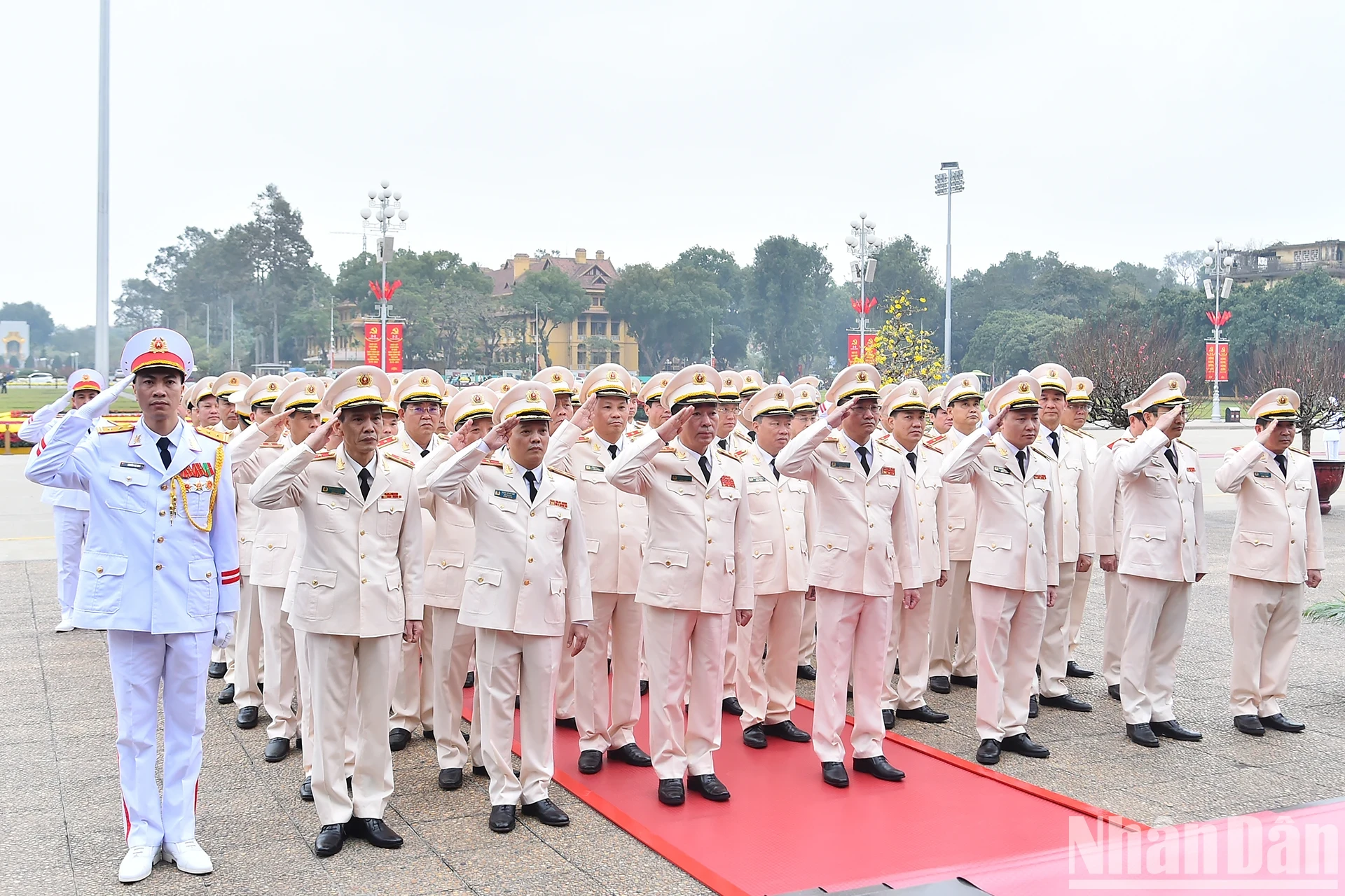 [Ảnh] Các đồng chí lãnh đạo, nguyên lãnh đạo Đảng, Nhà nước vào Lăng viếng Chủ tịch Hồ Chí Minh ảnh 9