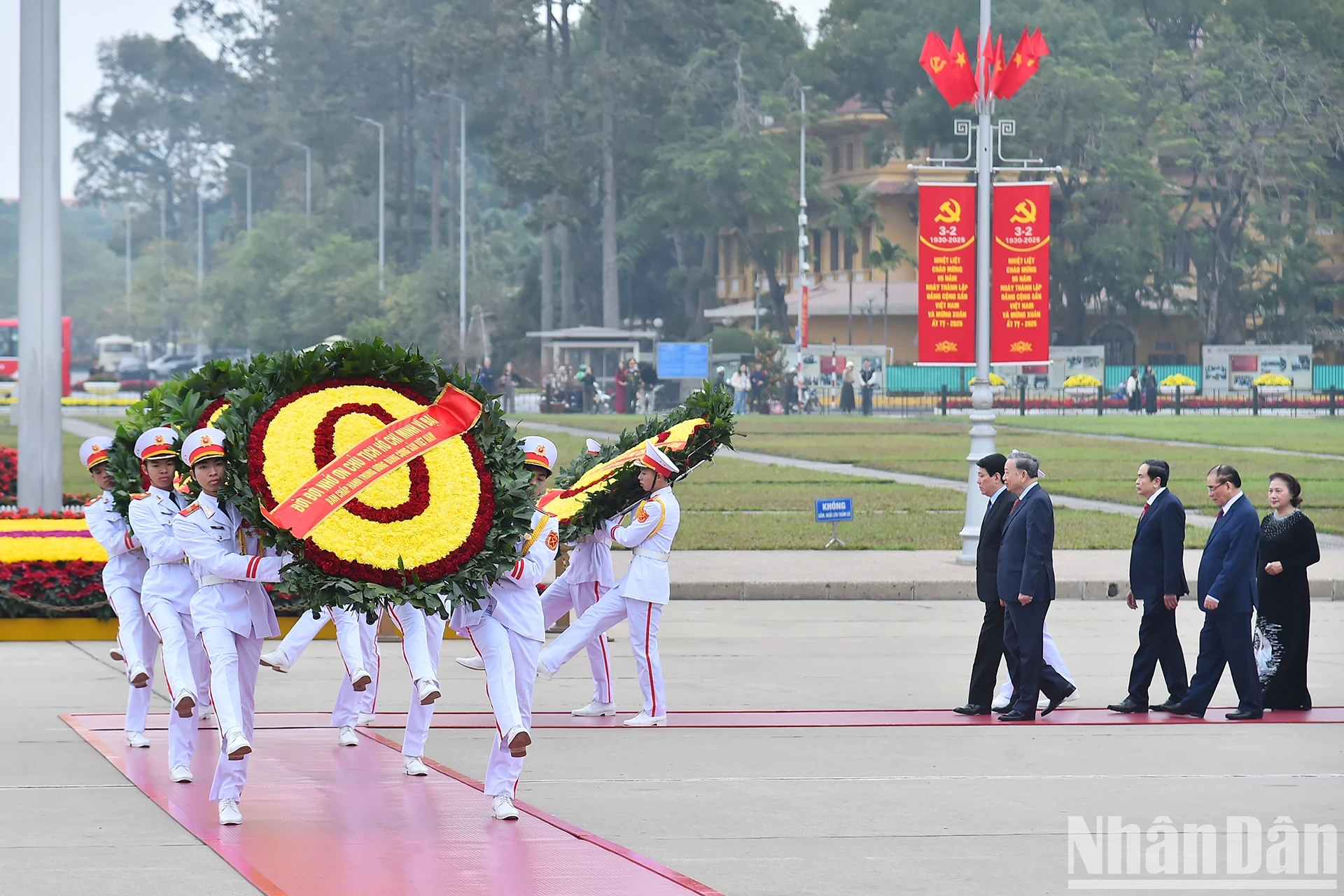 [Ảnh] Các đồng chí lãnh đạo, nguyên lãnh đạo Đảng, Nhà nước vào Lăng viếng Chủ tịch Hồ Chí Minh ảnh 1