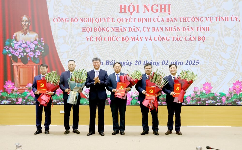 yen-bai-hop-cong-bo-nghi-quyet-2025.jpg