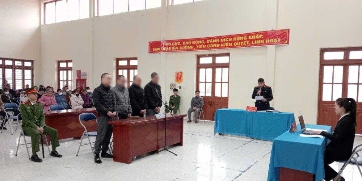 535424_535422_2_kiem_kiem_sat_cong_bo_cao_trang_14365925_14384425(1).jpg