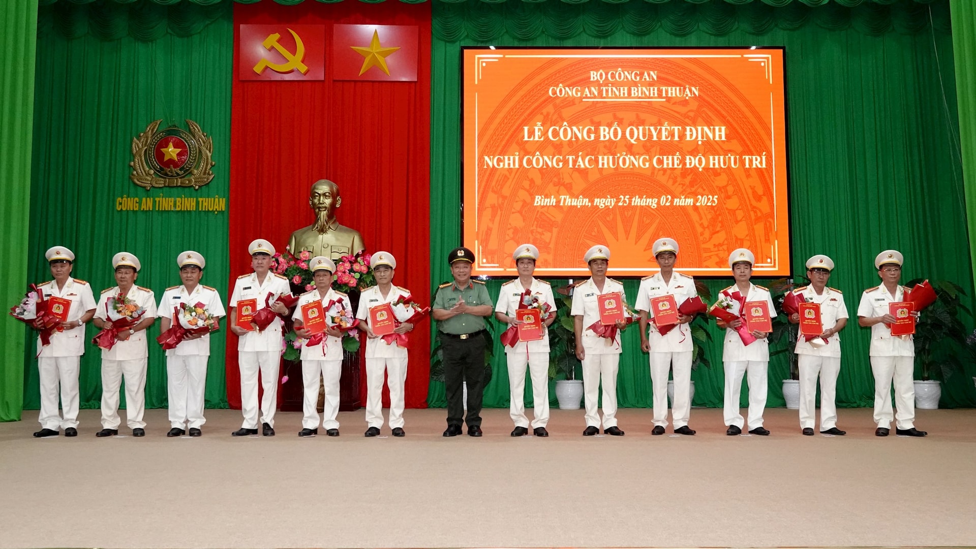 cong-an-tinh-binh-thuan-nghi-huu-truoc-tuoi-2.jpg