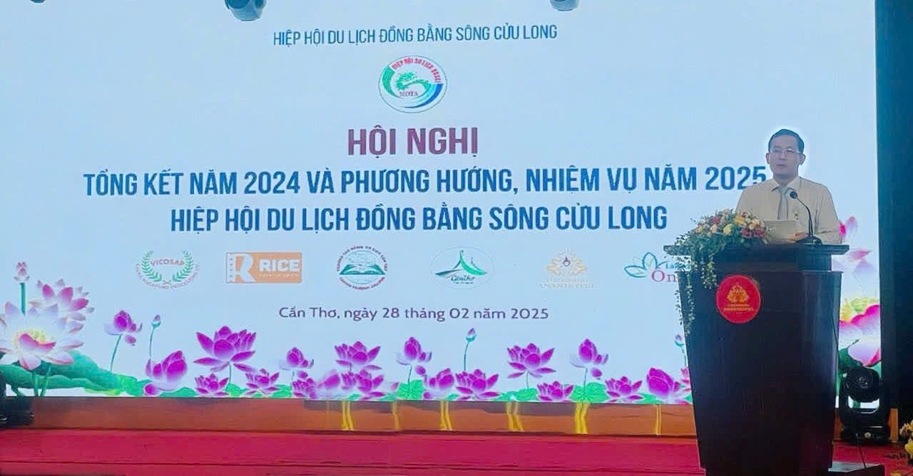 ong-nguyen-minh-tuan-giam-doc-so-vhtt-dl-tp.can-tho-phat-bieu-chao-mung-hoi-nghi.jpg