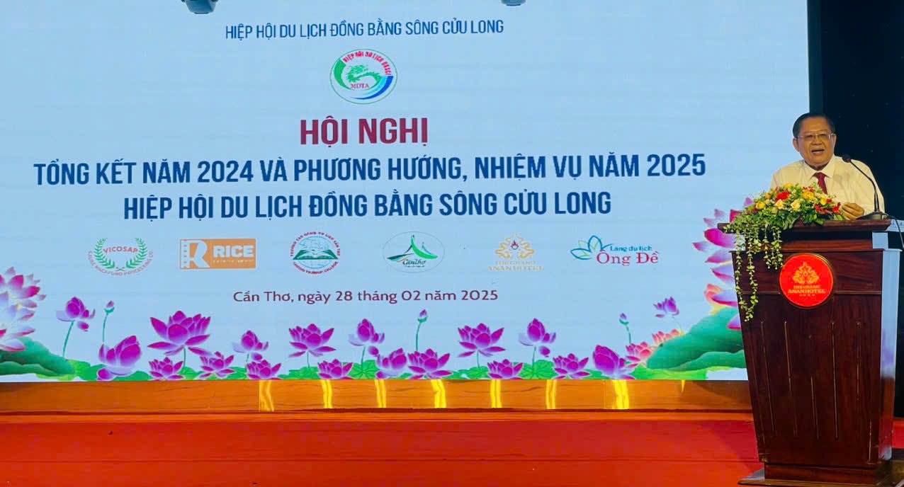 ong-tran-viet-phuong-pho-chu-tich-hiep-hoi-du-lich-viet-nam-chu-tich-hiep-hoi-du-lich-dbscl-phat-bieu-be-mac-hoi-nghi.jpg