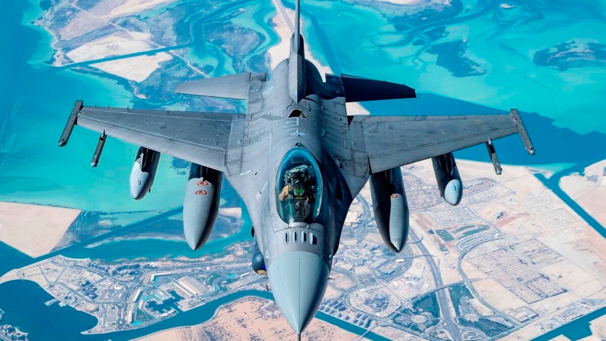 f-16.jpg