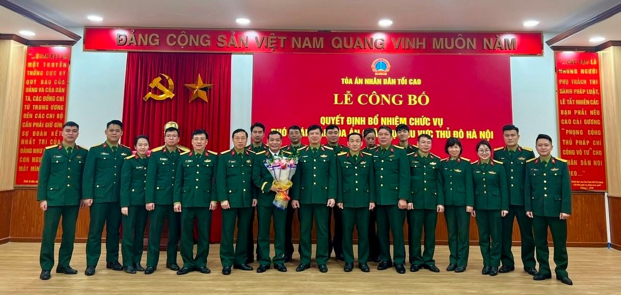 cac-dai-bieu-va-can-bo-nhan-vien-taqs-hai-cap-tdhn-chup-anh-luu-niem.jpg
