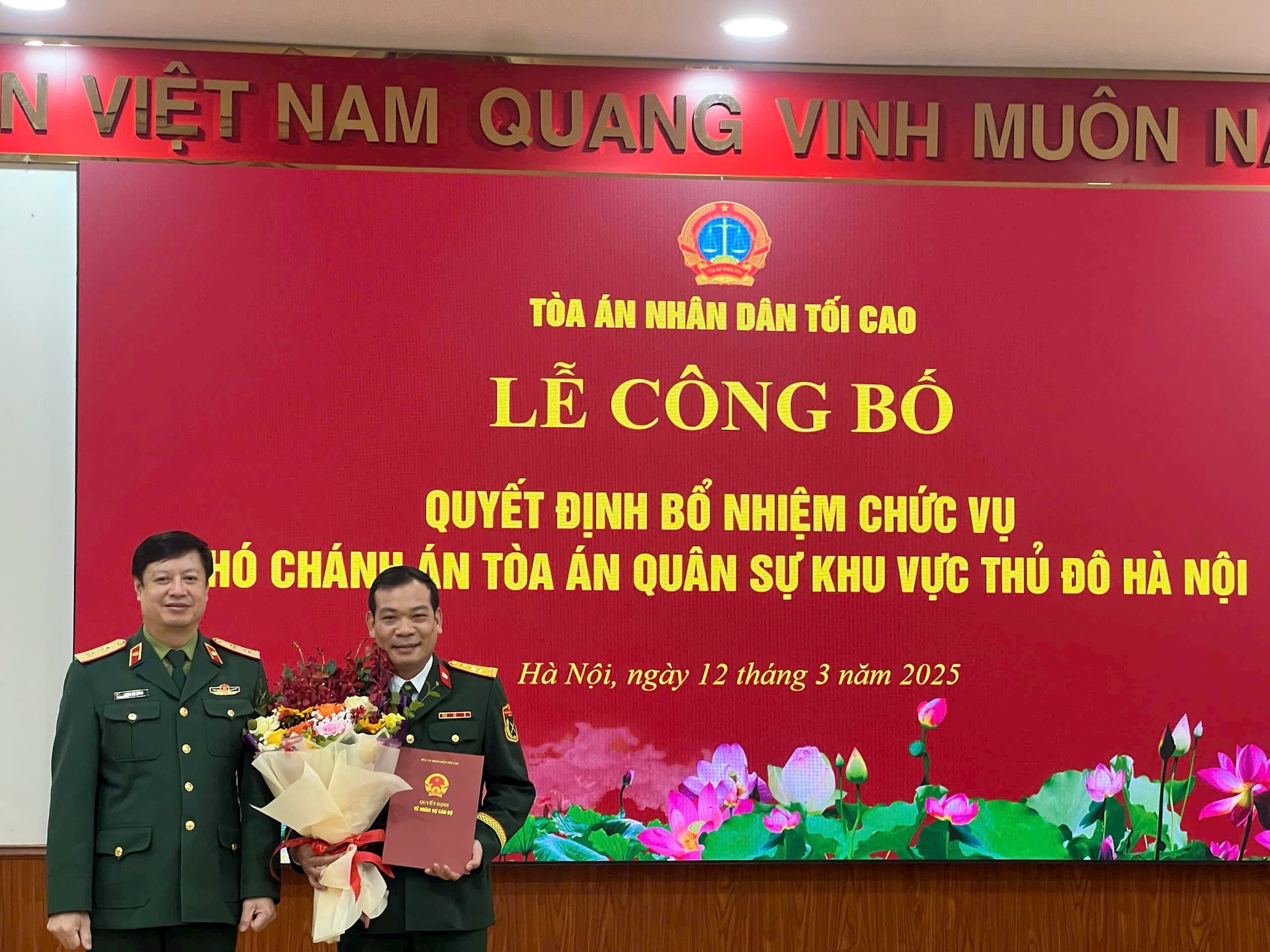trung-tuong-duong-van-thang-pca-tandtc-ca-taqstw-tang-hoa-chuc-mung-1.jpg