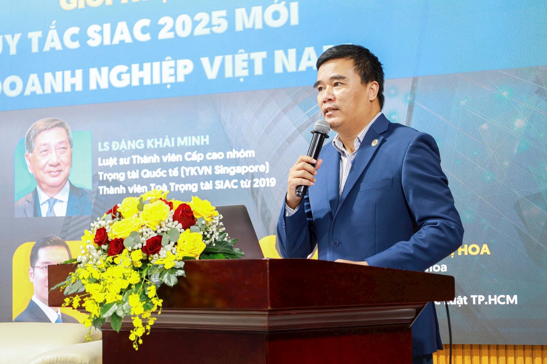 ts.-phan-hoai-nam-pho-truong-khoa-luat-quoc-te-phat-bieu-khai-mac.jpg