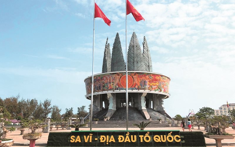anh-bai-tu-hao-mot-dai-non-song-2.jpg