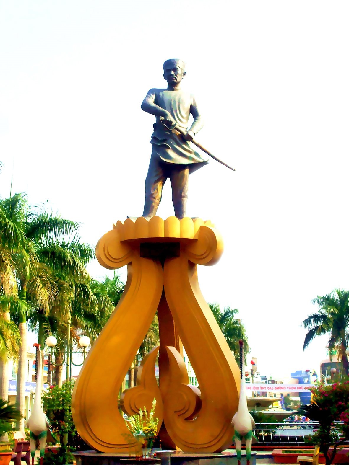 anh-bai-tu-hao-mot-dai-non-song-5.jpg
