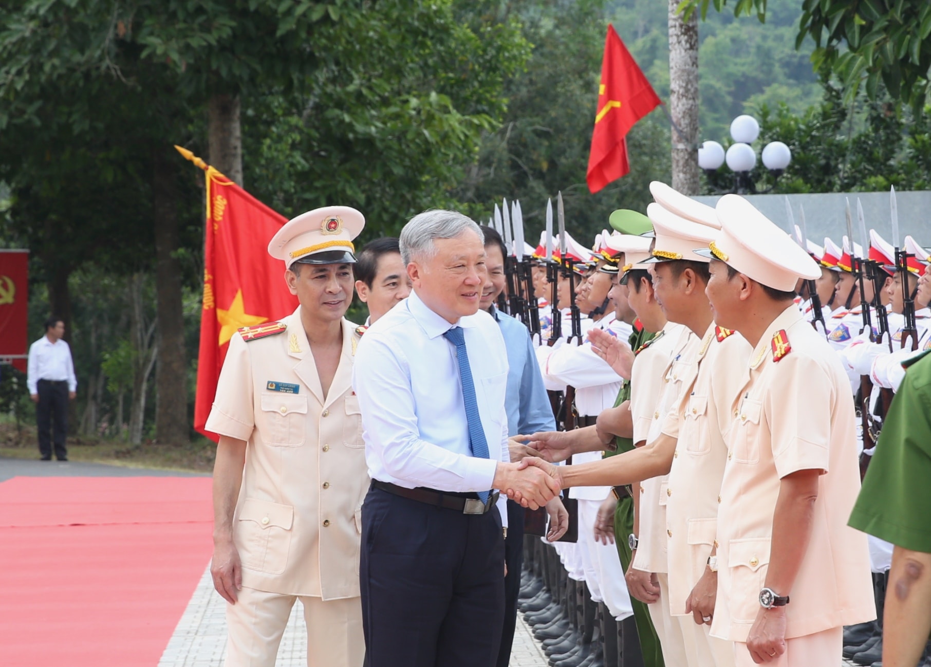 Phó Thủ tướng Thường trực Nguyễn Hòa Bình dự Lễ công bố quyết định đặc xá tại Trại giam A2- Ảnh 1.