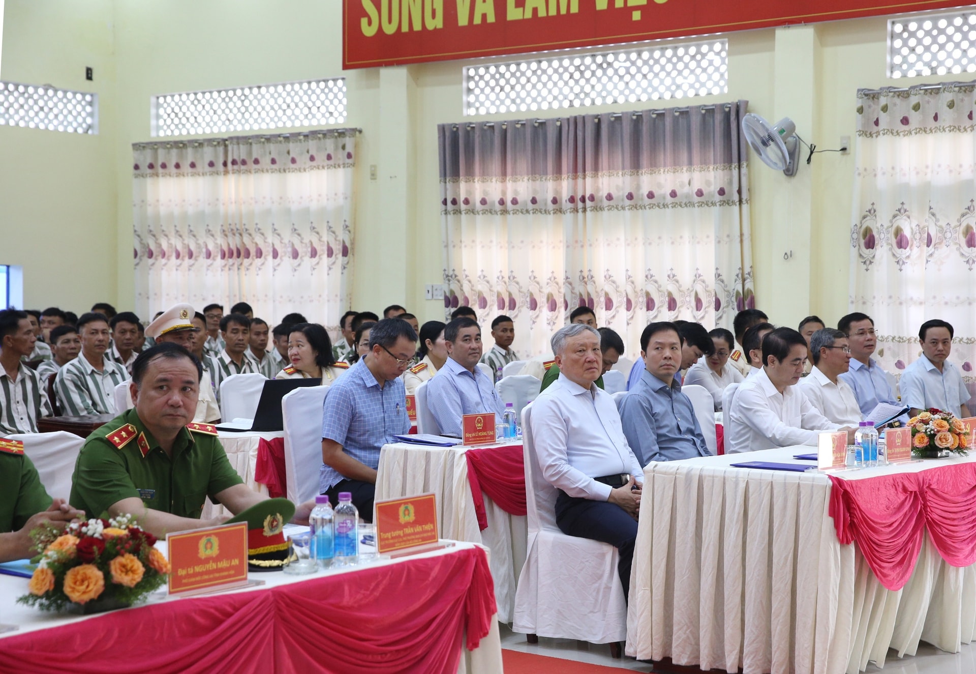 Phó Thủ tướng Thường trực Nguyễn Hòa Bình dự Lễ công bố quyết định đặc xá tại Trại giam A2- Ảnh 5.