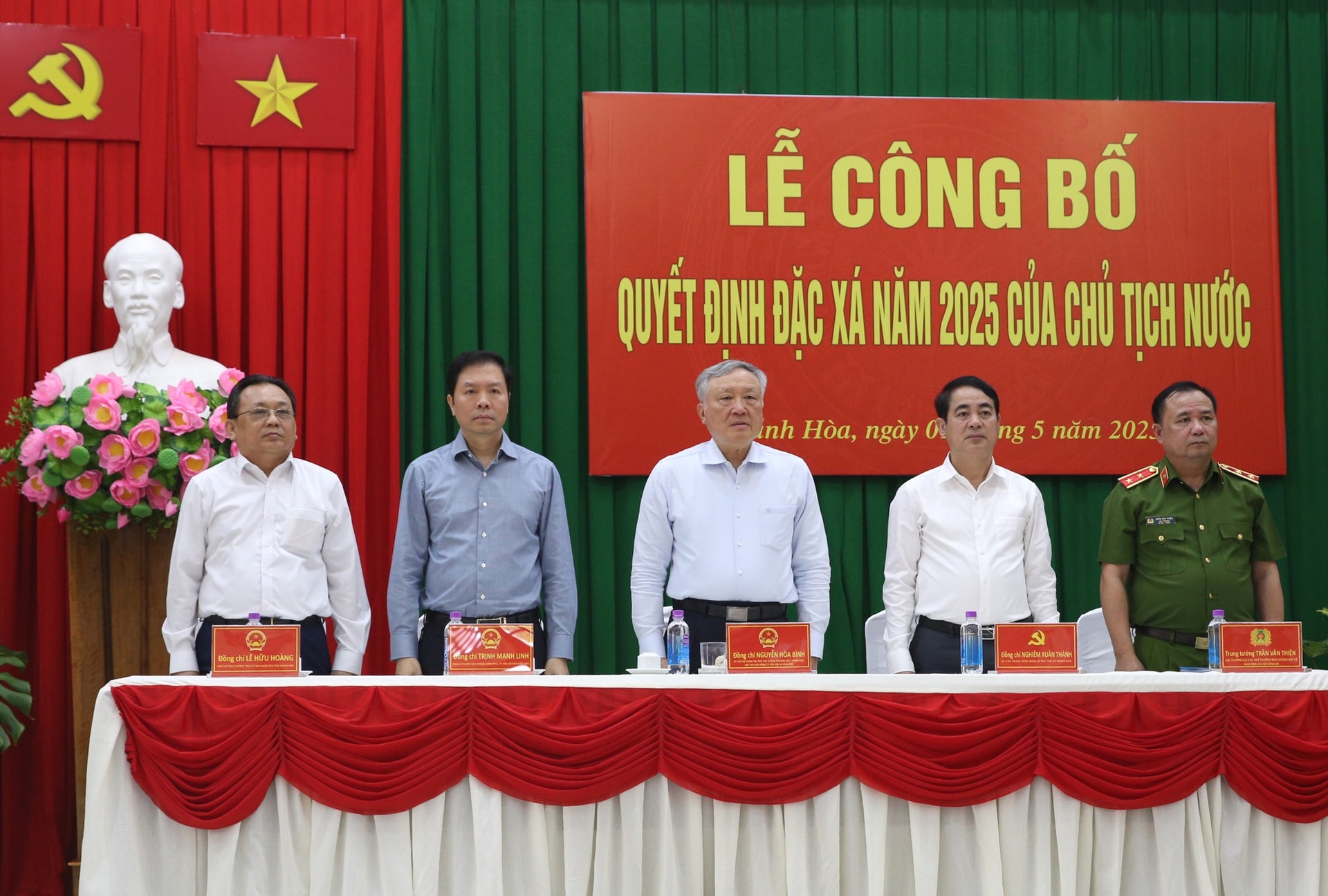 Phó Thủ tướng Thường trực Nguyễn Hòa Bình dự Lễ công bố quyết định đặc xá tại Trại giam A2- Ảnh 3.