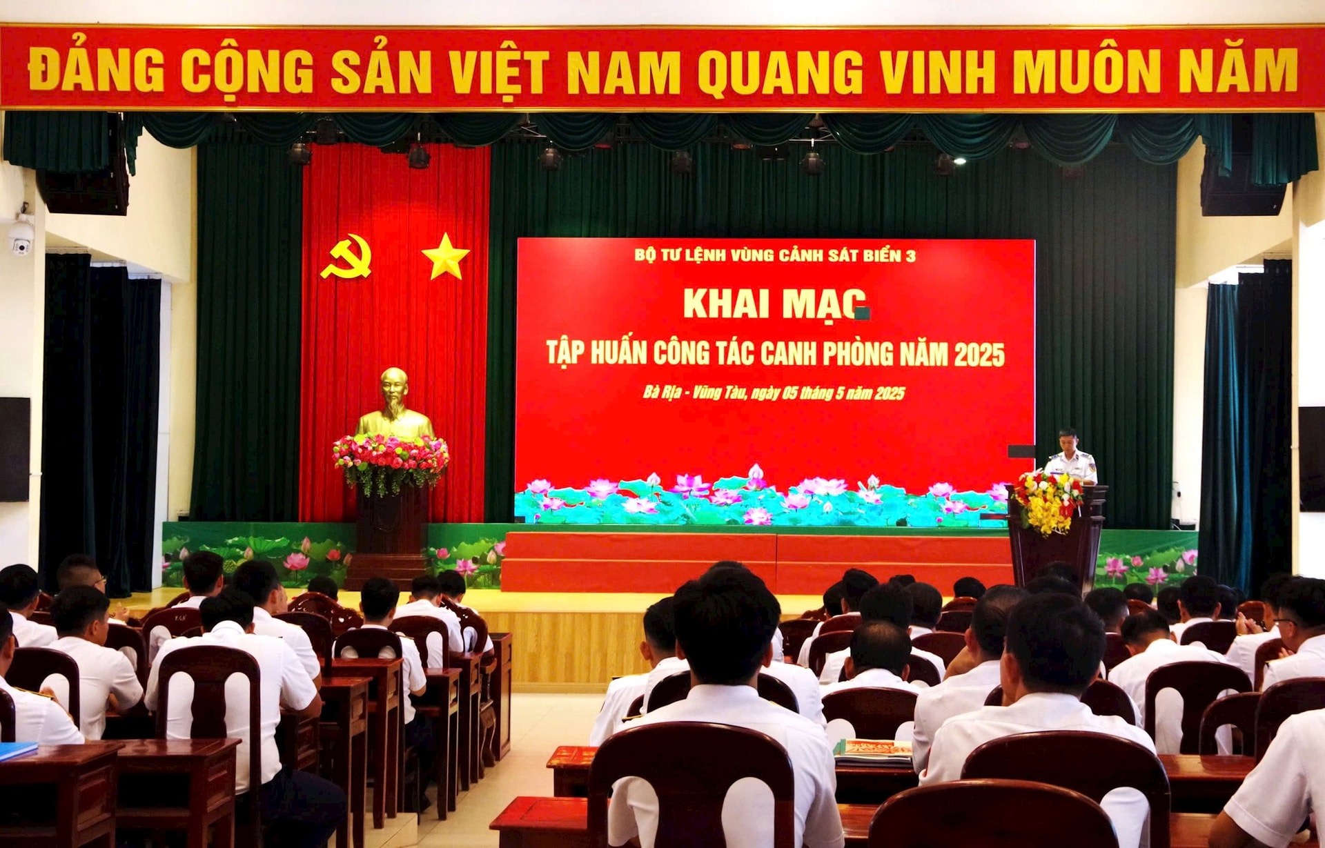 quang-canh-khai-mac-lop-tap-huan.jpg