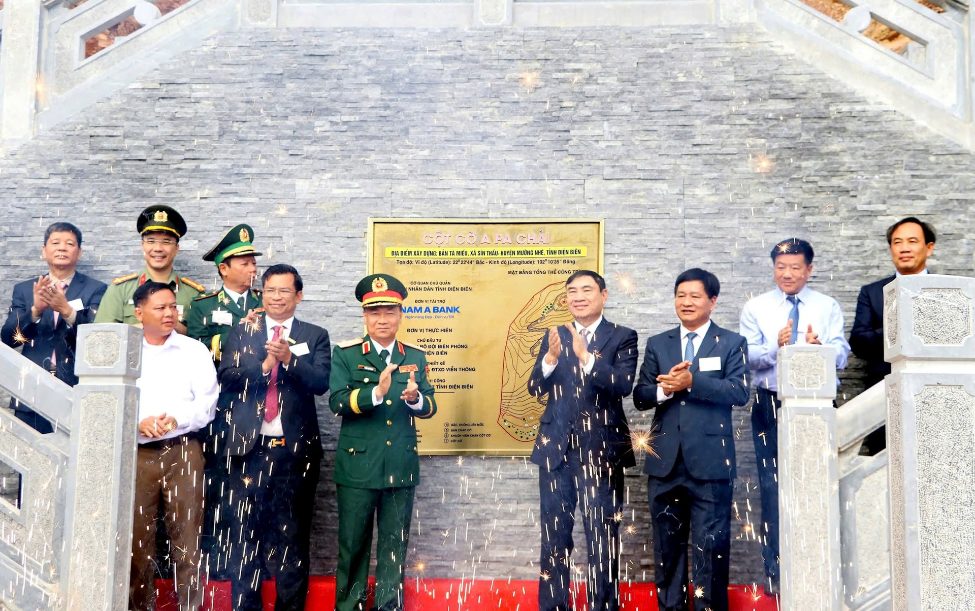 khanh-thanh-cot-co-a-pa-chai-2-.jpg