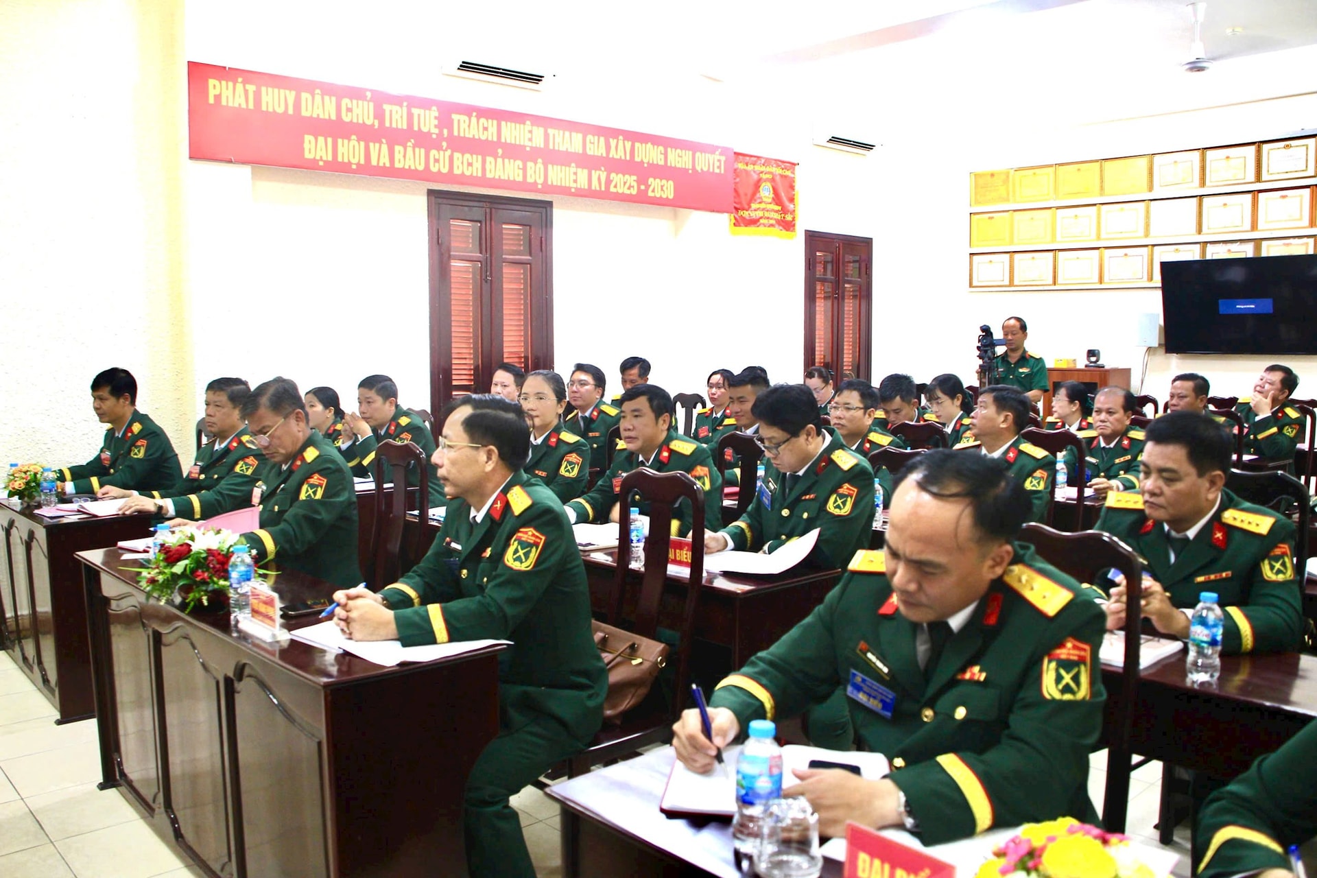 dai-bieu.jpg