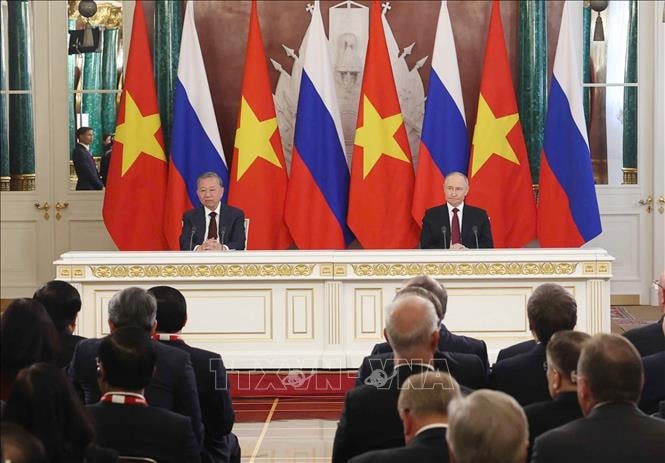 Tổng Bí thư Tô Lâm và Tổng thống Nga V. Putin chứng kiến trao các văn kiện hợp tác- Ảnh 4.
