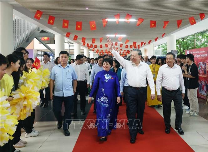 Tổng Bí thư Tô Lâm: Thúc đẩy đổi mới sáng tạo, chuyển đổi số trong trường học, không để học sinh nào bị bỏ lại phía sau- Ảnh 1.