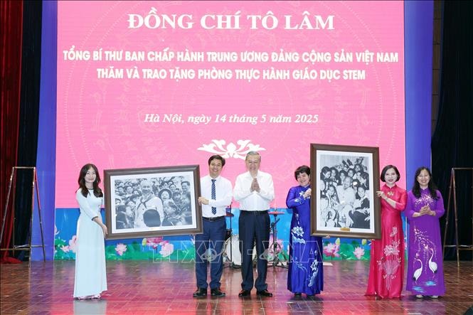 Tổng Bí thư Tô Lâm: Thúc đẩy đổi mới sáng tạo, chuyển đổi số trong trường học, không để học sinh nào bị bỏ lại phía sau- Ảnh 8.
