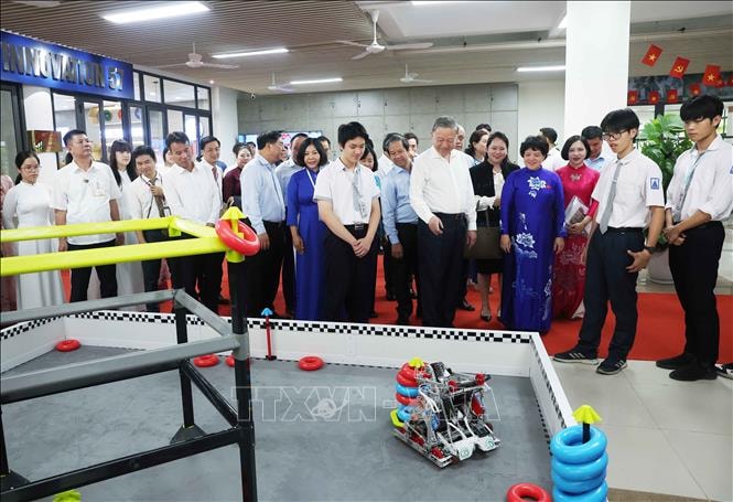 Tổng Bí thư Tô Lâm: Thúc đẩy đổi mới sáng tạo, chuyển đổi số trong trường học, không để học sinh nào bị bỏ lại phía sau- Ảnh 3.