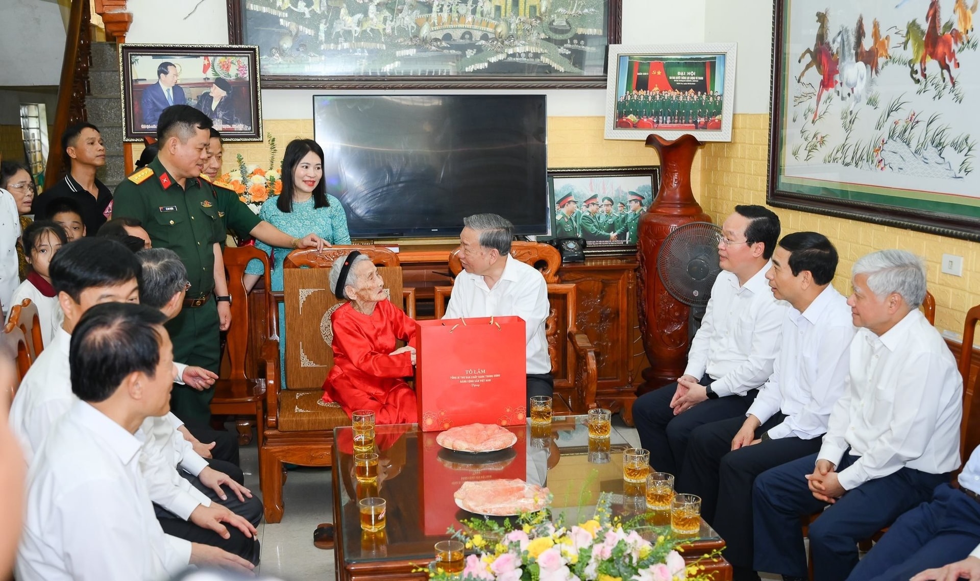 bna_tong-bi-thu-lv-voi-nghe-an-28.jpg