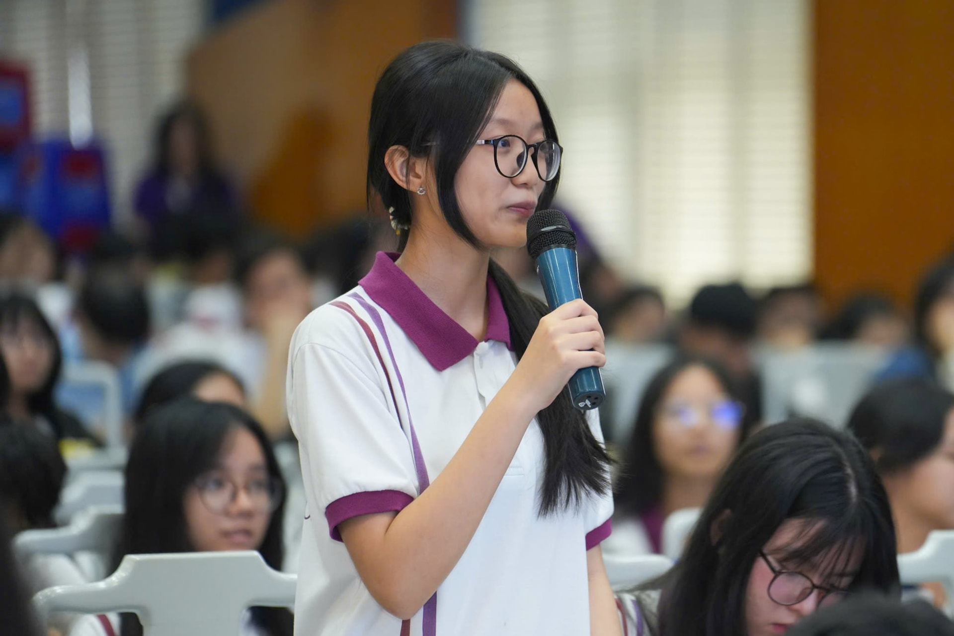 cac-ban-hoc-sinh-tich-cuc-dat-cau-hoi-tai-chuong-trinh-.jpg