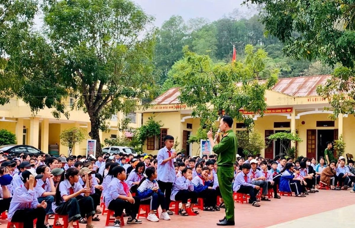 tuyentruyen(1).jpg
